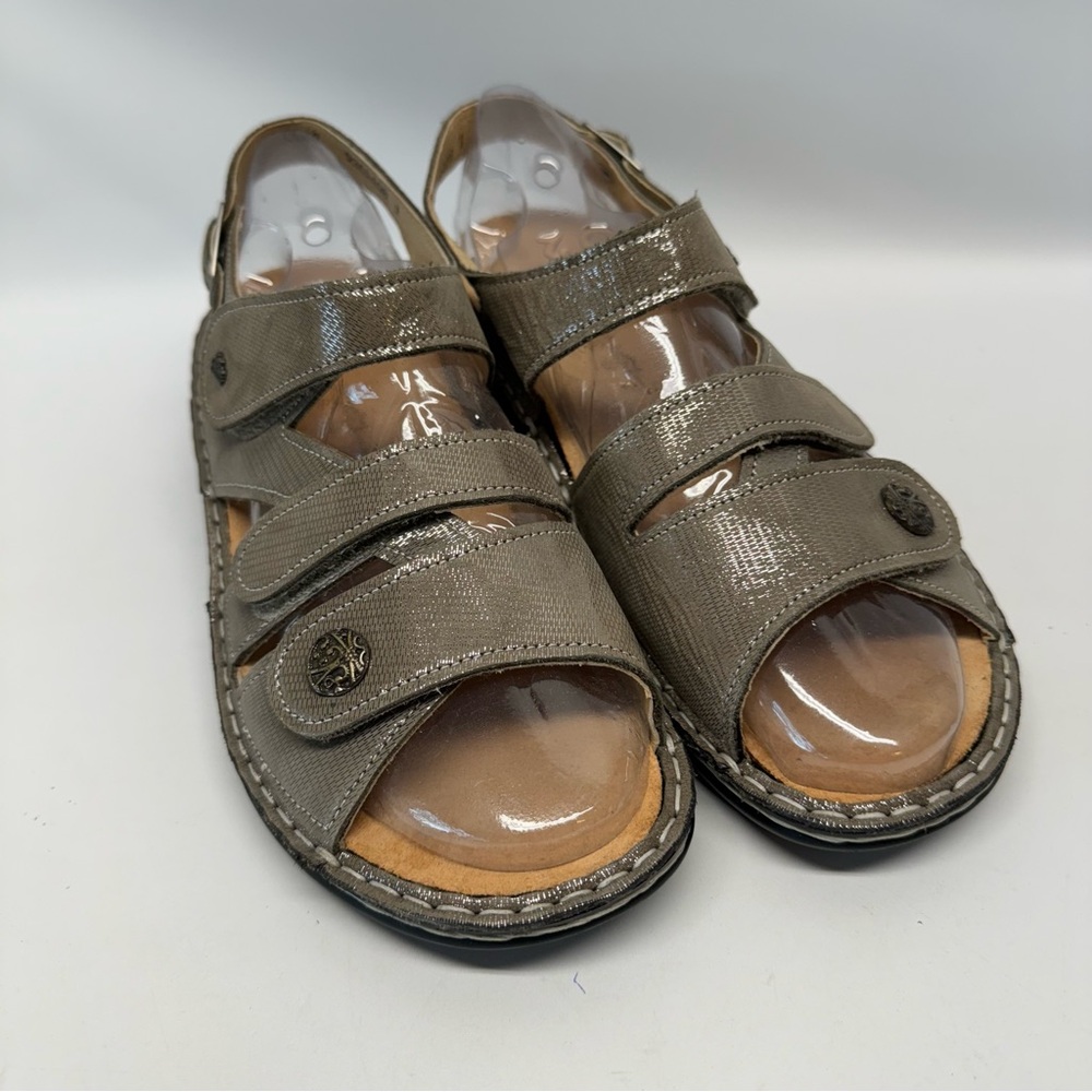 FINN COMFORT Adjustable Shimmer Texture Silver Sandal GOMERA Size 40 EUC